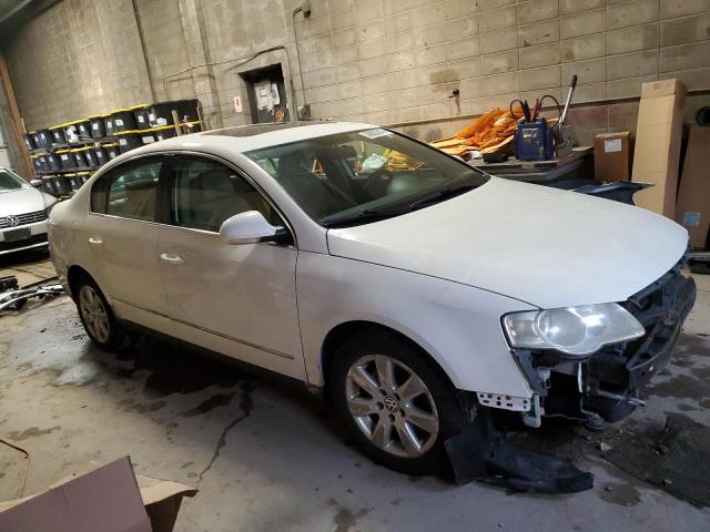 WVWAK73C17P096963 - 2007 VOLKSWAGEN PASSAT 2.0T WHITE photo 4