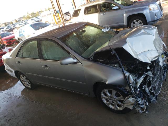 4T1BE30K55U957622 - 2005 TOYOTA CAMRY LE SILVER photo 4