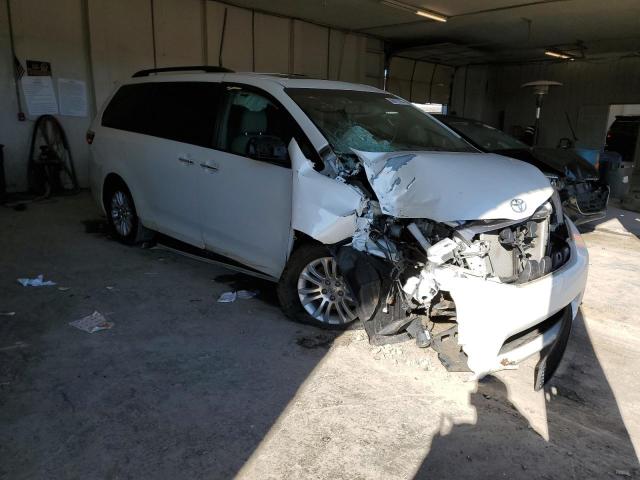 5TDYK3DC1FS552812 - 2015 TOYOTA SIENNA XLE WHITE photo 4