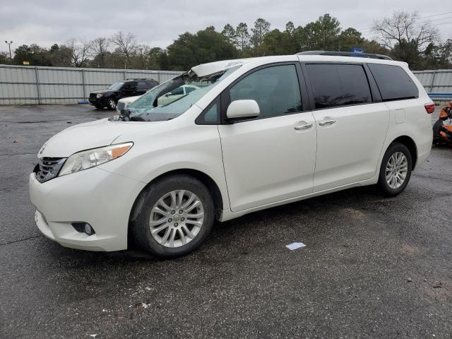 2017 TOYOTA SIENNA XLE, 