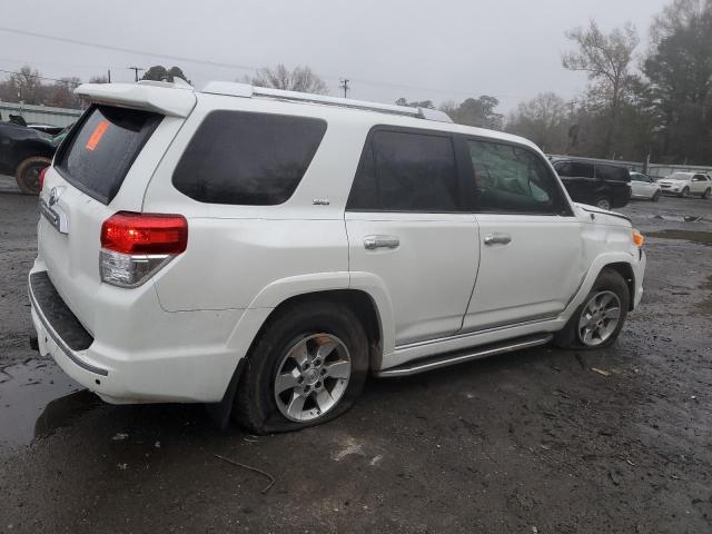 JTEZU5JR2D5060422 - 2013 TOYOTA 4RUNNER SR5 WHITE photo 3