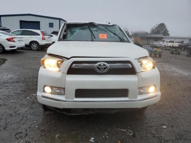 JTEZU5JR2D5060422 - 2013 TOYOTA 4RUNNER SR5 WHITE photo 5