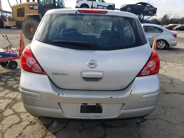 3N1BC13E09L474577 - 2009 NISSAN VERSA S SILVER photo 6