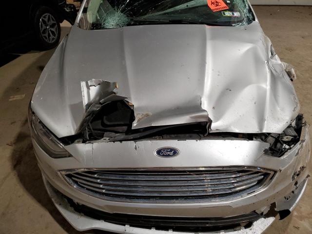 3FA6P0H74JR178623 - 2018 FORD FUSION SE SILVER photo 11