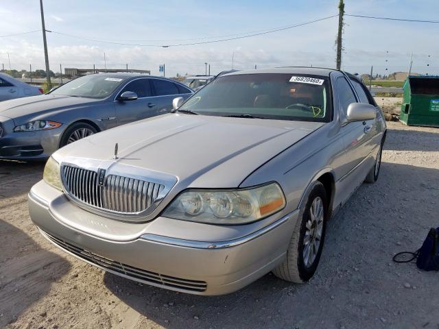 1LNHM81W26Y610786 - 2006 LINCOLN TOWN CAR SIGNATURE  photo 2