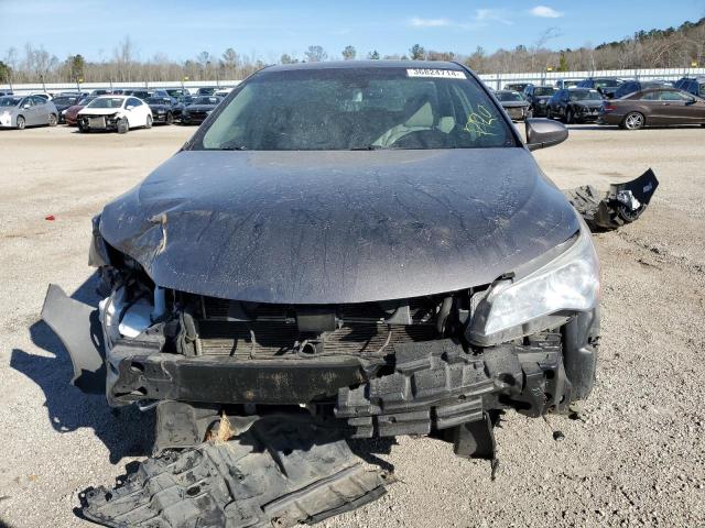 4T1BD1FK8HU224788 - 2017 TOYOTA CAMRY HYBRID SILVER photo 5