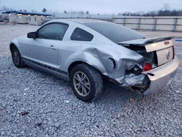 1ZVFT80N955108328 - 2005 FORD MUSTANG SILVER photo 2