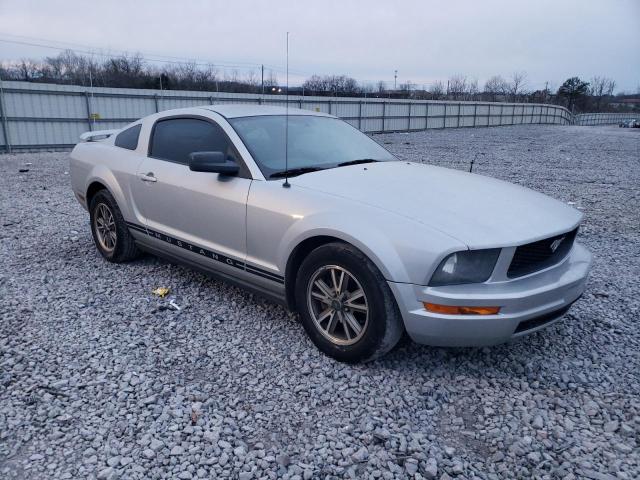 1ZVFT80N955108328 - 2005 FORD MUSTANG SILVER photo 4