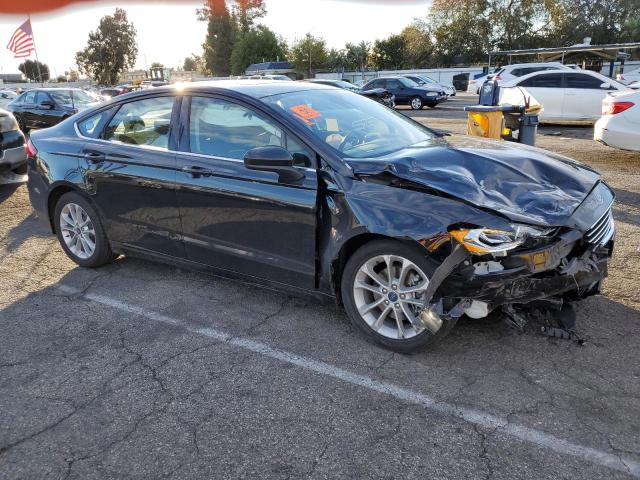 3FA6P0LU6LR256058 - 2020 FORD FUSION SE BLACK photo 4