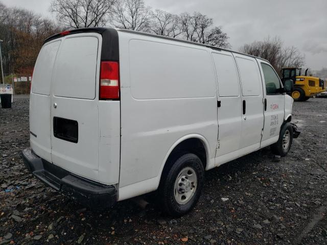 1GCGG25V371118333 - 2007 CHEVROLET EXPRESS G2 WHITE photo 3