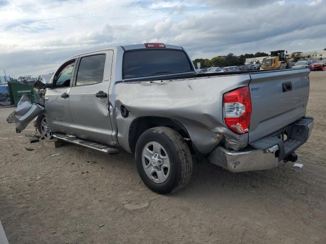 5TFEY5F16KX245004 - 2019 TOYOTA TUNDRA CREWMAX SR5 SILVER photo 2