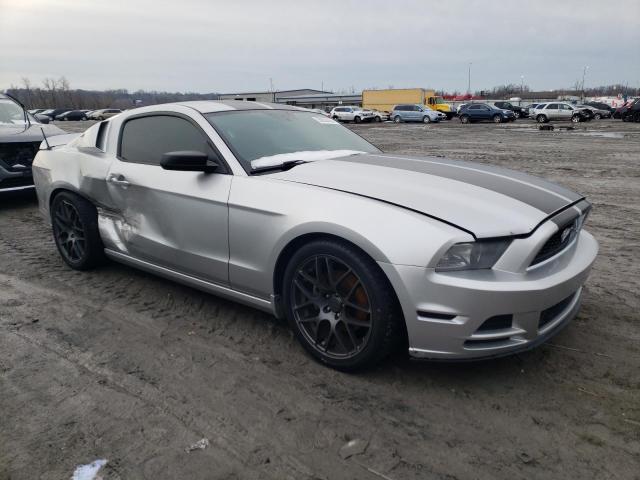 1ZVBP8AM4E5207728 - 2014 FORD MUSTANG SILVER photo 4