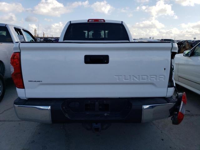 5TFRM5F15JX127280 - 2018 TOYOTA TUNDRA DOUBLE CAB SR/SR5 WHITE photo 6