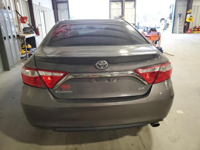 4T1BF1FK4HU395886 - 2017 TOYOTA CAMRY LE GRAY photo 6