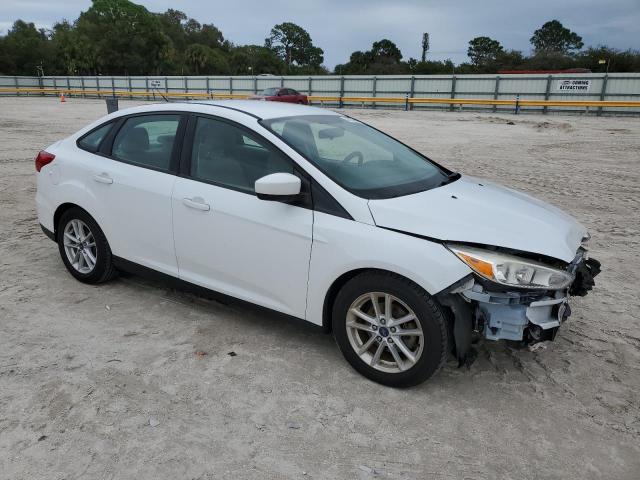 1FADP3F2XJL252819 - 2018 FORD FOCUS SE WHITE photo 4