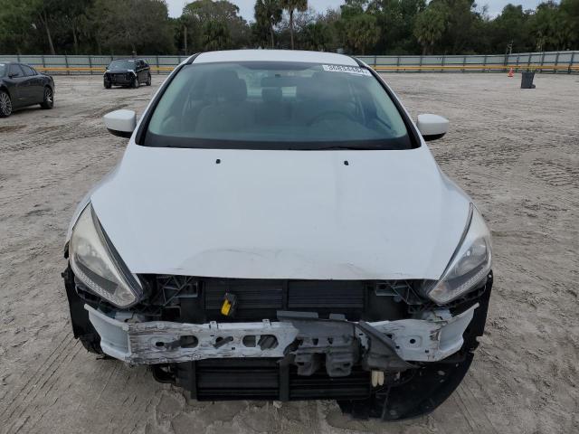 1FADP3F2XJL252819 - 2018 FORD FOCUS SE WHITE photo 5