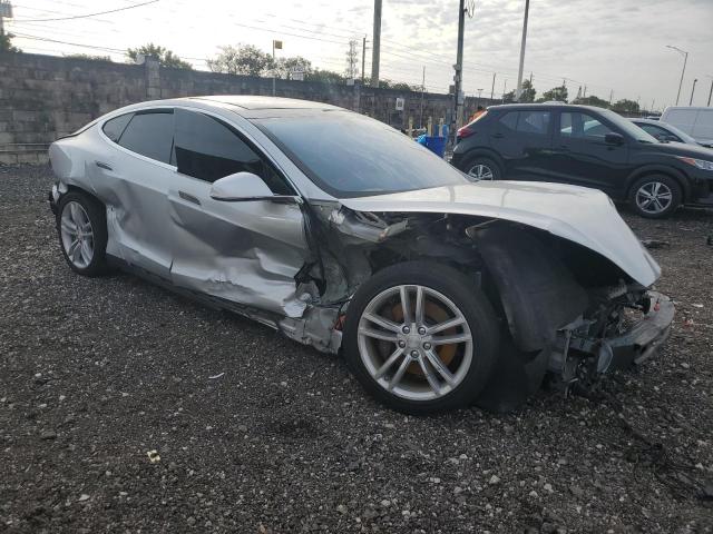 5YJSA1AC2DFP10884 - 2013 TESLA MODEL S ვერცხლისფერი ფოტო 4