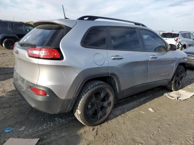 1C4PJLCB9JD543206 - 2018 JEEP CHEROKEE LATITUDE SILVER photo 3