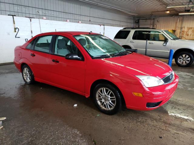 1FAHP34N17W260605 - 2007 FORD FOCUS ZX4 RED photo 4