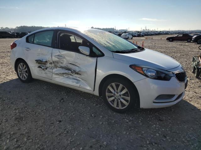 KNAFX4A64F5319457 - 2015 KIA FORTE LX WHITE photo 4