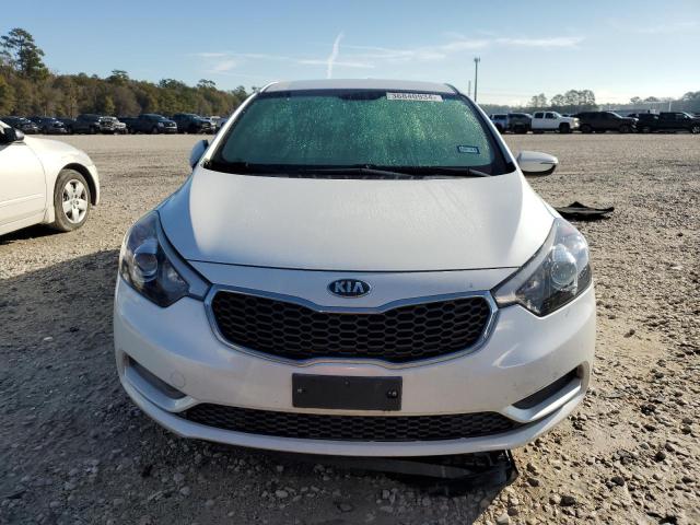 KNAFX4A64F5319457 - 2015 KIA FORTE LX WHITE photo 5