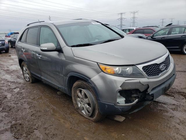 5XYKT3A15BG137926 - 2011 KIA SORENTO BASE GRAY photo 4