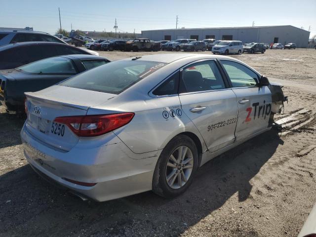 5NPE24AF0GH352020 - 2016 HYUNDAI SONATA SE SILVER photo 3