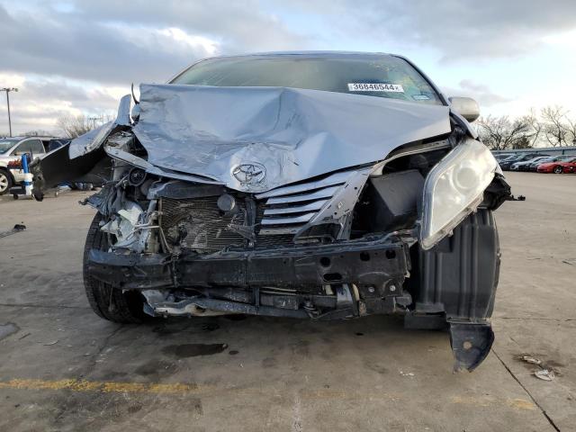 5TDKK3DCXFS586446 - 2015 TOYOTA SIENNA LE SILVER photo 5