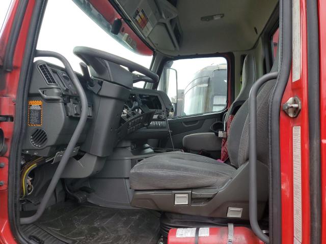 4V4WC9EG0KN198701 - 2019 VOLVO VNR RED photo 5