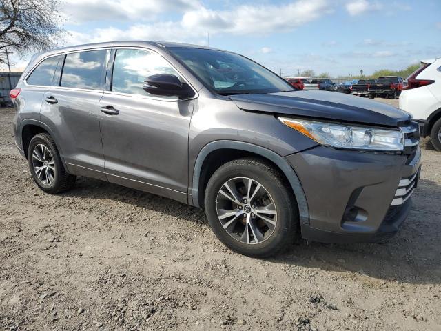 5TDZARFH2JS035658 - 2018 TOYOTA HIGHLANDER LE GRAY photo 4