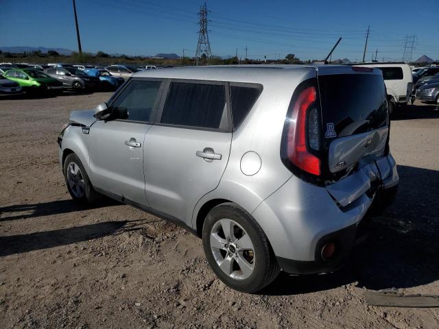 KNDJN2A28J7613459 - 2018 KIA SOUL SILVER photo 2