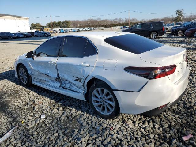 4T1C11AK8NU708153 - 2022 TOYOTA CAMRY LE WHITE photo 2