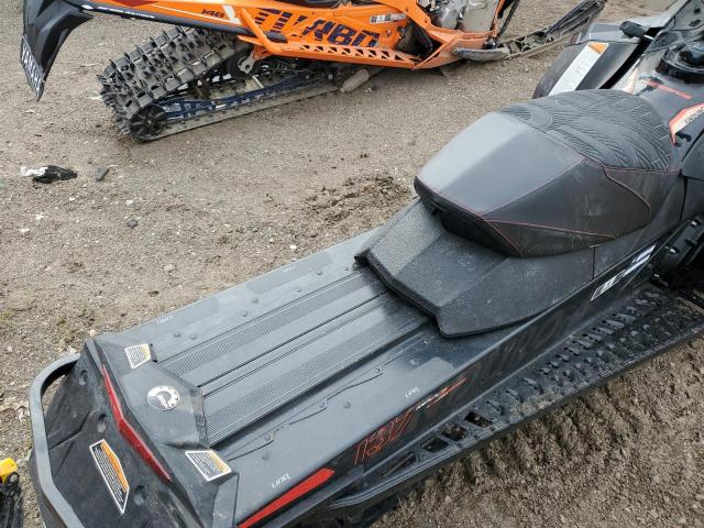 2BPSURHBXHV000281 - 2017 SKI DOO RENEGADE BLACK photo 6