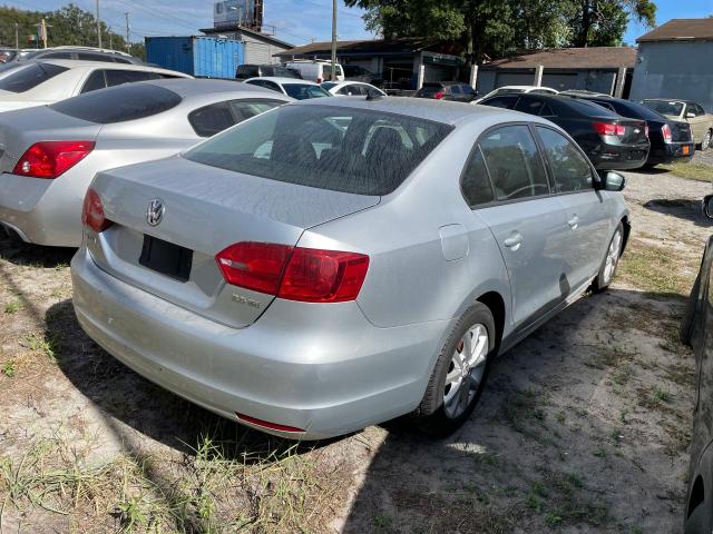 3VWDZ7AJ8BM339027 - 2011 VOLKSWAGEN JETTA SE SILVER photo 4