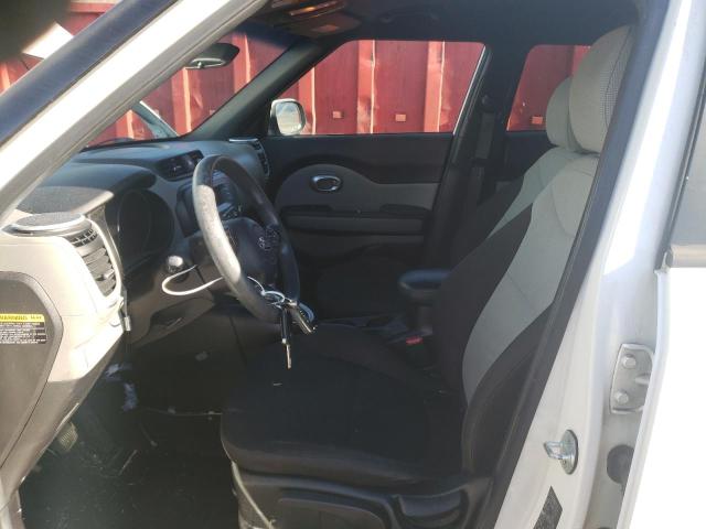 KNDJN2A26F7795993 - 2015 KIA SOUL WHITE photo 7