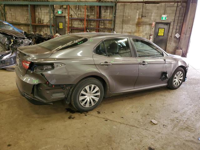 4T1B11HK6JU613716 - 2018 TOYOTA CAMRY L GRAY photo 3