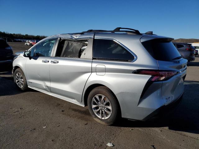 5TDJSKFC4MS008763 - 2021 TOYOTA SIENNA XLE SILVER photo 2