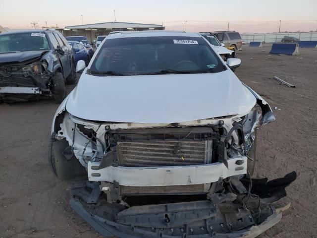 1G1ZD5ST2JF120082 - 2018 CHEVROLET MALIBU LT WHITE photo 5