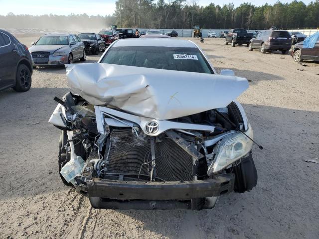 4T1BF3EK2BU680588 - 2011 TOYOTA CAMRY BASE SILVER photo 5