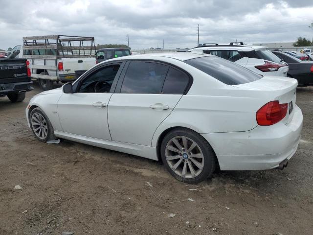 WBAPH7G54BNM56801 - 2011 BMW 328 I WHITE photo 2