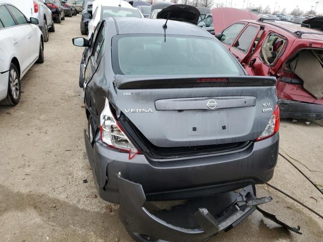 3N1CN7AP6JL878610 - 2018 NISSAN VERSA S GRAY photo 6