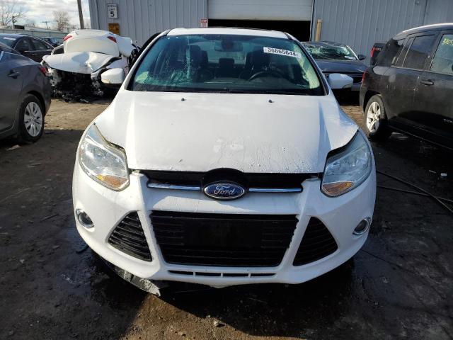 1FAHP3H29CL370698 - 2012 FORD FOCUS SEL WHITE photo 5