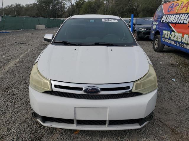 1FAHP35NX8W269089 - 2008 FORD FOCUS SE WHITE photo 5