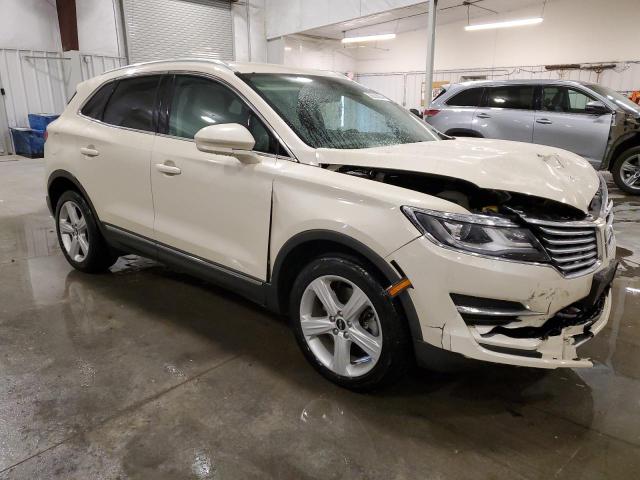 5LMCJ1D91JUL01520 - 2018 LINCOLN MKC PREMIERE WHITE photo 4