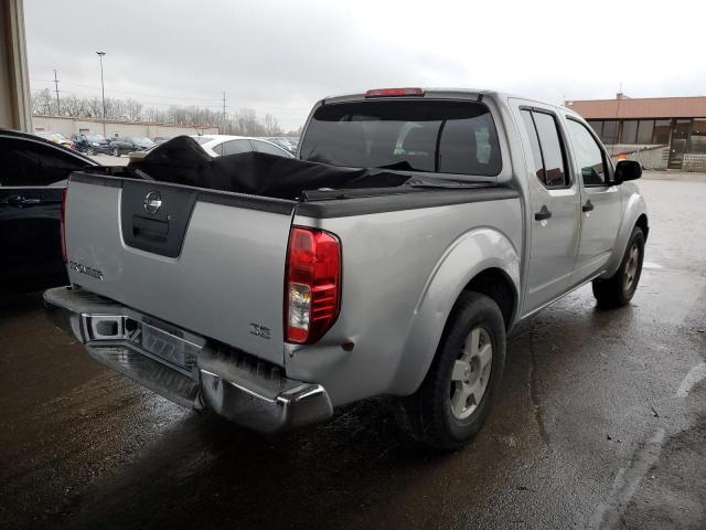 1N6AD07U85C459586 - 2005 NISSAN FRONTIER CREW CAB LE SILVER photo 3