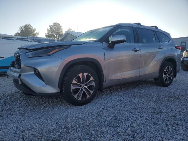 5TDGZRBH7NS565426 - 2022 TOYOTA HIGHLANDER XLE SILVER photo 1