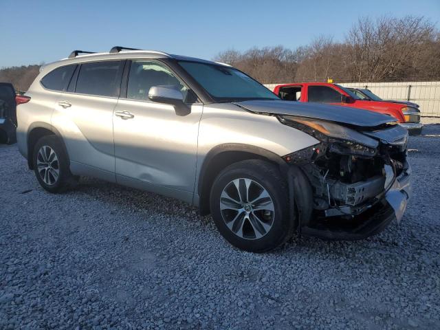 5TDGZRBH7NS565426 - 2022 TOYOTA HIGHLANDER XLE SILVER photo 4