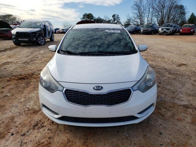 KNAFK4A60G5504184 - 2016 KIA FORTE LX WHITE photo 5