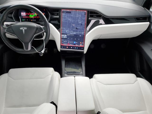 5YJXCAE29JF137463 - 2018 TESLA MODEL X WHITE photo 8