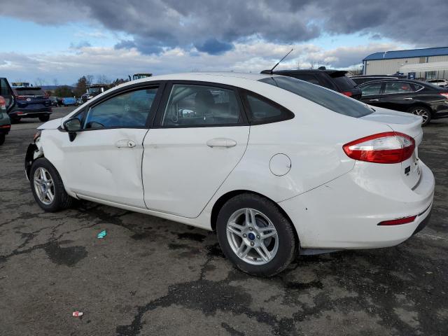 3FADP4BJ3HM125096 - 2017 FORD FIESTA SE WHITE photo 2